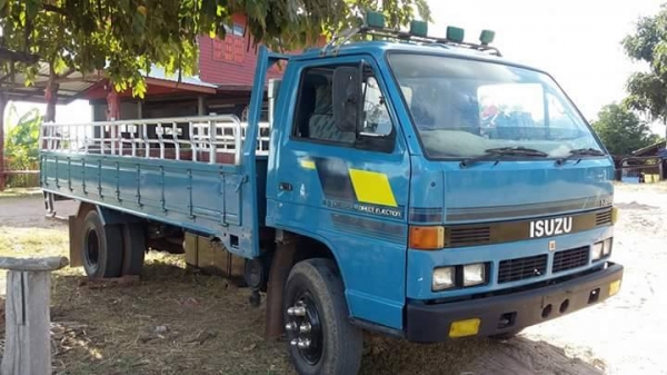 ขายรถ6ล้อ NPR115แรง ปี35 ยาว5เมตร เครื่องดีแคชซีสวย เอกสารพร้อมโอน สนใจโทร 090-8588220คุณนะ 093-3258446คุณบิว หรือเข้าดูสินค้าอื่นๆได้ที่ www.truck.in.th/498 หรือเพจFacebook ณรงค์ ซื้อขายรถมือสอง (เว็บไซต์ส่วนตัว) หรือFacebook คุณนะ รถบรรทุก