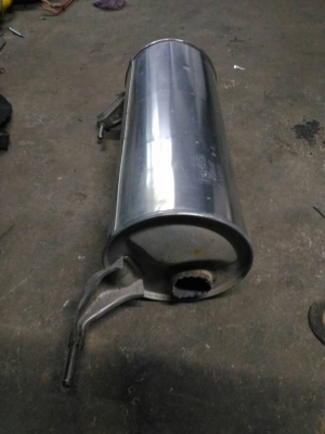 หม้อพัก ท่อไอเสีย รถตู้โตโยต้าคอมมูเตอร์ ยังใหม่ สภาพดี 1000บาทTEL0890671028 อยู่ดอนเมืองครับ IDline arnat1028