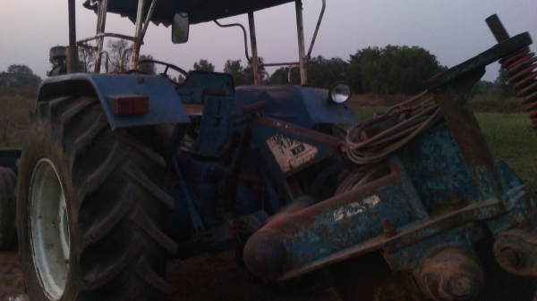 ขายฟอร์ด 77  แบบ  5600 ความแรง 78  แรงม้า  ใช้งานปกติ  เครื่อง  t3  เอกสารพร้อมโอน275000