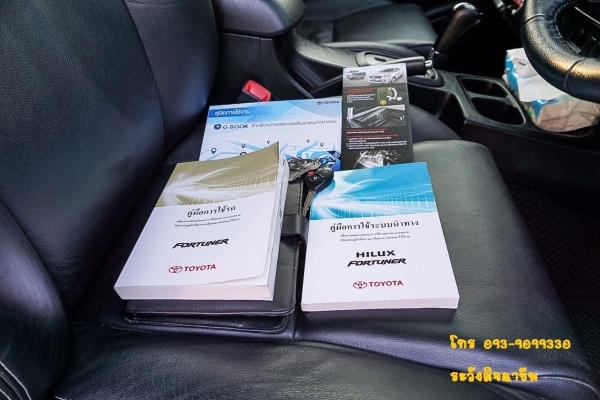 2015 TOYOTA FORTUNER 2.5V(Midnight Shine Edition)กลิ่นใหม่ยังอยู่สภาพป้ายแดงไม่เคยชน เกียร์ออโต้ดีเซล สีขาวราคาถูก