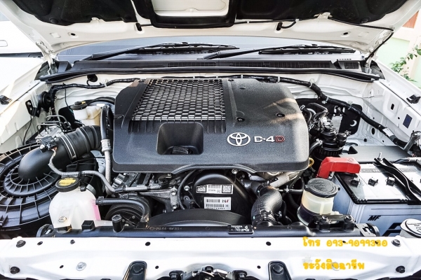 2015 TOYOTA FORTUNER 2.5V(Midnight Shine Edition)กลิ่นใหม่ยังอยู่สภาพป้ายแดงไม่เคยชน เกียร์ออโต้ดีเซล สีขาวราคาถูก