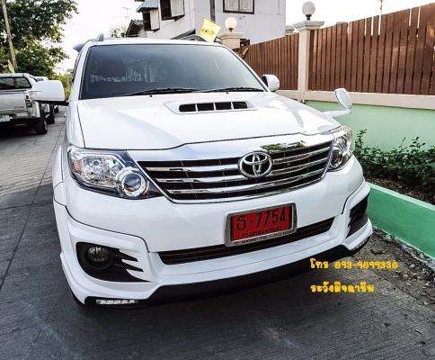 2015 TOYOTA FORTUNER 2.5V(Midnight Shine Edition)กลิ่นใหม่ยังอยู่สภาพป้ายแดงไม่เคยชน เกียร์ออโต้ดีเซล สีขาวราคาถูก