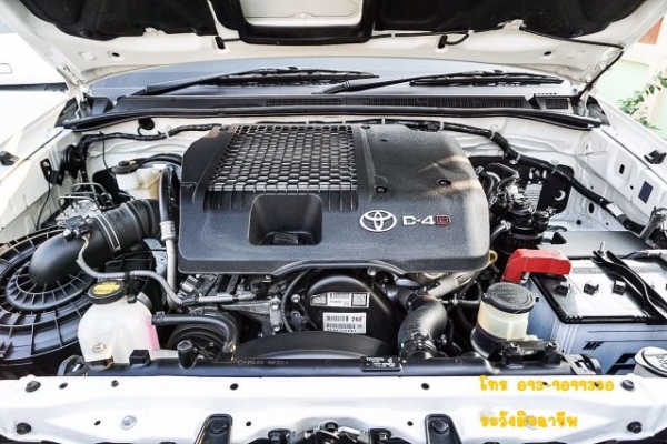 2015 TOYOTA FORTUNER 2.5V(Midnight Shine Edition)กลิ่นใหม่ยังอยู่สภาพป้ายแดงไม่เคยชน เกียร์ออโต้ดีเซล สีขาวราคาถูก