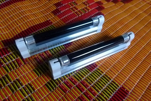 หลอดแบล็คไลท์  4 วัตต์    ยาว 6.5 นิ้ว   ( ตัวรางเป็นอลูมิเนียม )   1กล่อง มี 2ชุด   680 บาท.-