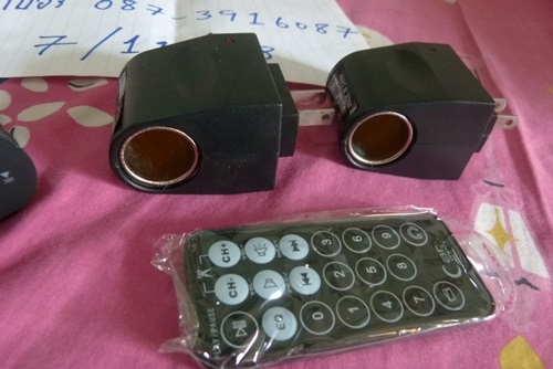 เครื่องเล่น MP3 ในรถยนต์รุ่นใหม่มีจอLCD   ขาย เหมารวม 3 ชิ้น 1100.- ส่งด่วน EMS ให้ครับๆ