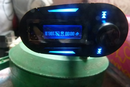 เครื่องเล่น MP3 ในรถยนต์รุ่นใหม่มีจอLCD   ขาย เหมารวม 3 ชิ้น 1100.- ส่งด่วน EMS ให้ครับๆ