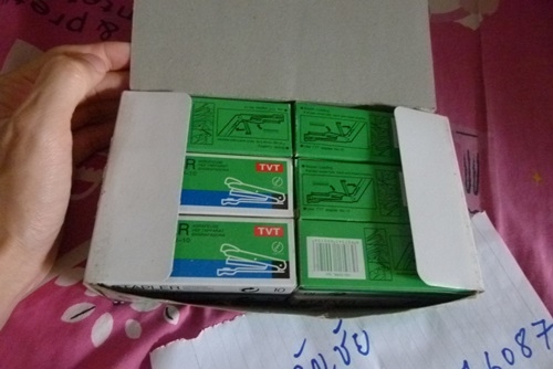 แม็กเย็บกระดาษ 1กล่อง มี 12ตัว ราคา 370.- พร้อมส่ง ครับๆ