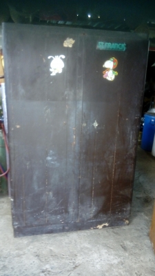 ตู้ไม้สักเก่า