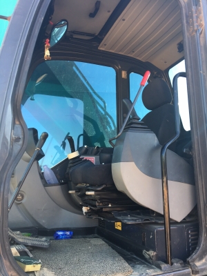 รถแบคโฮ  KOBELCO  YN - 12  ( ซุปเปอร์ X. )  ,  ( รถทำงาน 5,1xx ชม. )      สนใจติดต่อ  081 - 6079515