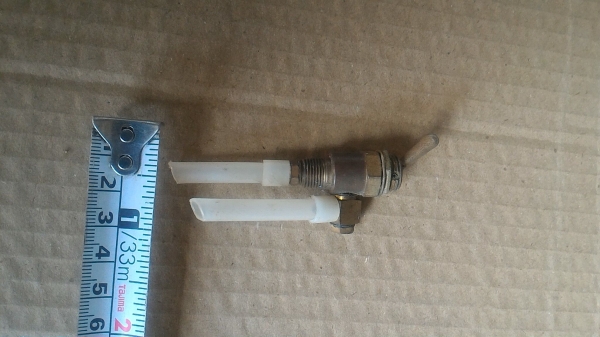 สวิทช์เปิด - ปิดลม ยี่ห้อ TAC จากญี่ปุ่น แบบคันโยกเล็กๆคล้ายสวิทช์ไฟ พร้อมตัวเสียบสายลมตามภาพ ( มี 1 ตัว )