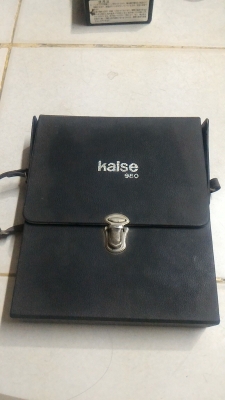 แคล้มป์มิเตอร์แบบเข็ม  ยี่ห้อ kaise จากญี่ปุ่น วัดความต้านทานได้ วัดแรงดันได้ และวัดกระแสได้สูงถึง 1200 A. พร้อมซองเก็บ