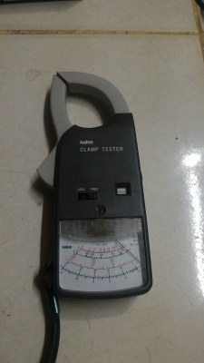 แคล้มป์มิเตอร์แบบเข็ม  ยี่ห้อ kaise จากญี่ปุ่น วัดความต้านทานได้ วัดแรงดันได้ และวัดกระแสได้สูงถึง 1200 A. พร้อมซองเก็บ