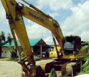 KOMATSU PC 200-7 เอกสารเล่มทะเบียน รถบอดี้สวยสภาพดีพร้อมทำงานได้เลย เครื่องยนต์เดิมปั๊มเดิมกำลังแรงดีสุดๆครับ ภายในเก๋ง ไฟฟ้าหน้าจอครบพร้อม แอร์เย็น ใช้งาน 12,000 ชม. ภายนอกบูมอาร์มสวยไม่มีปะ ช่วงล่างแน่นดีสภาพดีพร้อมทำงานได้เลยครับ ราคาต่อรองได้ครับ