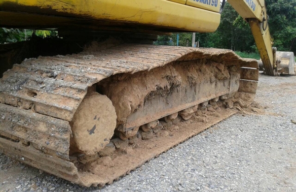KOMATSU PC 200-7 เอกสารเล่มทะเบียน รถบอดี้สวยสภาพดีพร้อมทำงานได้เลย เครื่องยนต์เดิมปั๊มเดิมกำลังแรงดีสุดๆครับ ภายในเก๋ง ไฟฟ้าหน้าจอครบพร้อม แอร์เย็น ใช้งาน 12,000 ชม. ภายนอกบูมอาร์มสวยไม่มีปะ ช่วงล่างแน่นดีสภาพดีพร้อมทำงานได้เลยครับ ราคาต่อรองได้ครับ