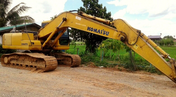 KOMATSU PC 200-7 เอกสารเล่มทะเบียน รถบอดี้สวยสภาพดีพร้อมทำงานได้เลย เครื่องยนต์เดิมปั๊มเดิมกำลังแรงดีสุดๆครับ ภายในเก๋ง ไฟฟ้าหน้าจอครบพร้อม แอร์เย็น ใช้งาน 12,000 ชม. ภายนอกบูมอาร์มสวยไม่มีปะ ช่วงล่างแน่นดีสภาพดีพร้อมทำงานได้เลยครับ ราคาต่อรองได้ครับ