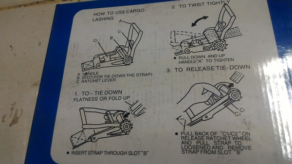 เครื่องมือสำหรับช่วยรัดสิ่งของ ใช้ได้กับหลังรถกะบะเวลาบรรทุกสิ่งของ หรือใช้ได้อเนกประสงค์ สายรัดทำด้วยไนล่อนคุณภาพดี คงทน ไม่ขาดง่าย สายรัดเป็นสีส้มมองเห็นได้ชัดเจน
