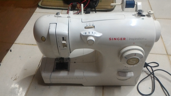 จักรเย็บผ้า SINGER กระเป๋าหิ้ว รุ่น Inspiration เย็บได้หลายรูปแบบรวมถึงรั่งดุม