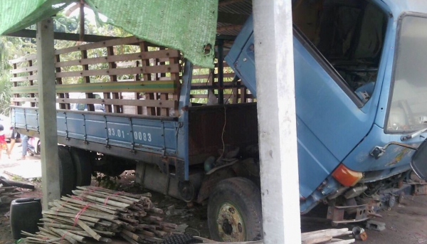 ISUZU NPR 115 HP 4BD1 รถบรรทุกหกล้อ กระบะเหล็กคอกไม้ความยาว 5 เมตรสภาพดีพร้อมบรรทุกได้เลย ช่วงล่างใหญ่ติด F หน้าหลัง เครื่องยนต์มีอ่อนบ้างเล็กน้อยครับ ภายในเก๋งคอนโซลครบ เกียร์ยาว พวงมาลัยธรรมดา ช่วงล่างคัชซีไม่แตกไม่บวม ยาง 8.25 ขอบ 16 สภาพดี เอกสารทะเบี ISUZU NPR 115 HP 4BD1 รถบรรทุกหกล้อ กระบะเหล็กคอกไม้ความยาว 5 เมตรสภาพดีพร้อมบรรทุกได้เลย ช่วงล่างใหญ่ติด F หน้าหลัง เครื่องยนต์มีอ่อนบ้างเล็กน้อยครับ ภายในเก๋งคอนโซลครบ เกียร์ยาว พวงมาลัยธรรมดา ช่วงล่างคัชซีไม่แตกไม่บวม ยาง 8.25 ขอบ 16 สภาพดี เอกสารทะเบี