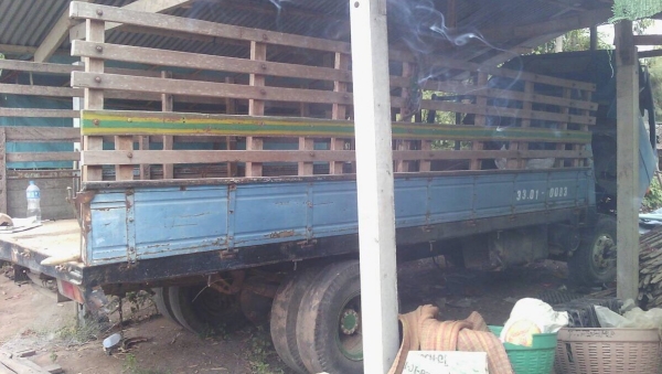 ISUZU NPR 115 HP 4BD1 รถบรรทุกหกล้อ กระบะเหล็กคอกไม้ความยาว 5 เมตรสภาพดีพร้อมบรรทุกได้เลย ช่วงล่างใหญ่ติด F หน้าหลัง เครื่องยนต์มีอ่อนบ้างเล็กน้อยครับ ภายในเก๋งคอนโซลครบ เกียร์ยาว พวงมาลัยธรรมดา ช่วงล่างคัชซีไม่แตกไม่บวม ยาง 8.25 ขอบ 16 สภาพดี เอกสารทะเบี