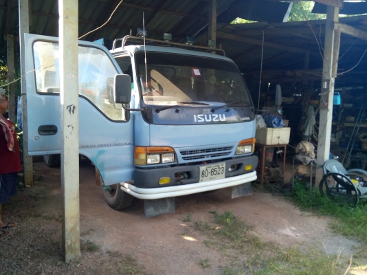 (ปิดการขายแล้วคับไป เมืองอุบล )รถ 6 ล้อ NPR 120  แรงม้า (รถห้างแท้) ... ปี  44   พร้อมใช้งาน เล่มพร้อม....