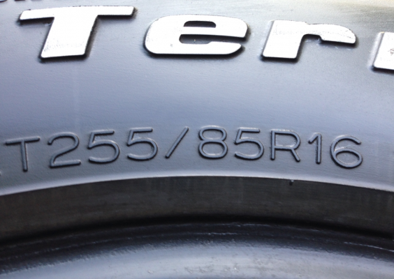 ยาง Mud BF goodrich KM2 255 85 16 พร้อมใช้งาน ราคาไม่แพง