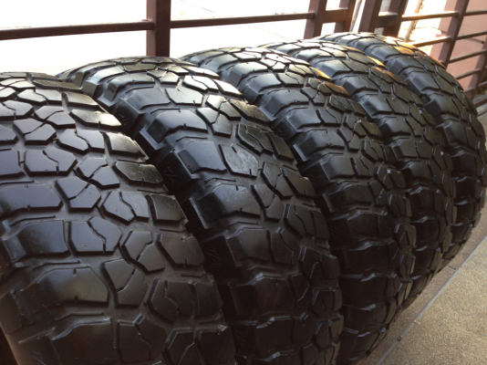 ยาง Mud BF goodrich KM2 255 85 16 พร้อมใช้งาน ราคาไม่แพง