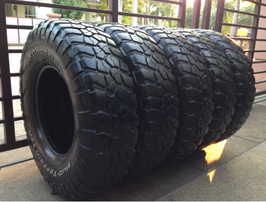 ยาง Mud BF goodrich KM2 255 85 16 พร้อมใช้งาน ราคาไม่แพง