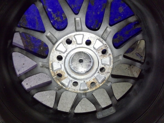 แม็ก BBS ขอบ 15 กว้าง 8 ออฟ 25 พร้อมยางปลิ้นๆ แนวๆ ราคา 8500