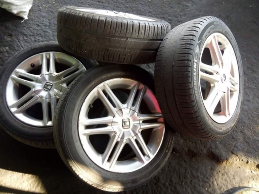 แม็กขอบ 15 พร้อมยาง ขนาด 4 รู 100 ชุดละ 3300