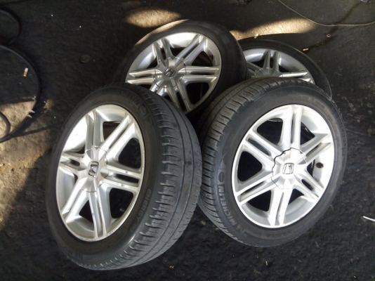 แม็กขอบ 15 พร้อมยาง ขนาด 4 รู 100 ชุดละ 3300