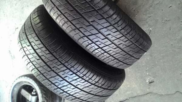 215/65R15 BRIDGESTONE LEO 627 มี 2 เส้น  tel.081-427-3941 ไลน์ไอดี autobot107