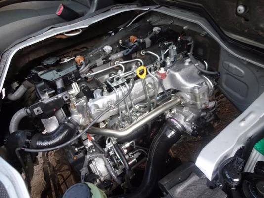 โทร 0922726669 คุณตันหยงรถตู้เบสมือสองฝั่งธน TOYOTA COMMUTER 2.5 D4D ปี 2012 เดิมๆ เบาะกำมะหยี่ 4 แถว ราคา 819000 บาท