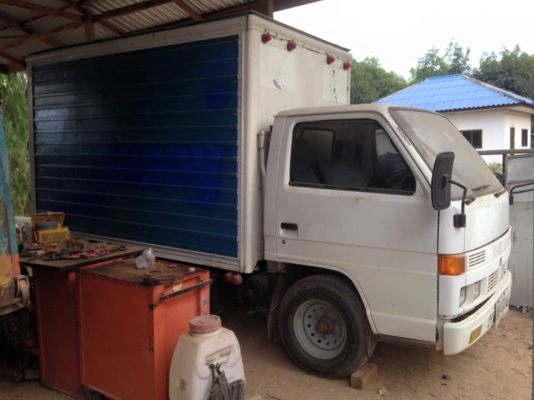 ขาย NKR88. เกียรสั้น  ห้างแท้ ปี37 เครื่องดี. คัสชีสวย. ภายในขาดฝาเก๊. หัวสวย. ตู้ดี เอกสารพร้อมโอน ม79 ราคา170000. ต่อรอง สนใจ0930693225