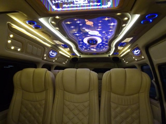 โทร 0922726669 คุณตันหยง รถตู้เบสมือสองฝั่งธน แต่งเต็ม VIP. TOYOTA COMMUTER 2.5D4D MT ปี2013 ราคา 1049000 บาท