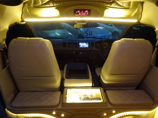 โทร 0922726669 คุณตันหยง รถตู้เบสมือสองฝั่งธน แต่งเต็ม VIP. TOYOTA COMMUTER 2.5D4D MT ปี2013 ราคา 1049000 บาท