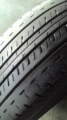215/70R15 BRIDGESTONE R611  มี 1 เส้น  tel.081-427-3941 ไลน์ไอดี autobot107