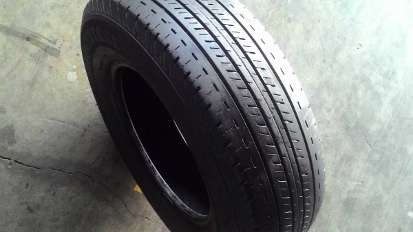 215/70R15 BRIDGESTONE R611 มี 1 เส้น tel.081-427-3941 ไลน์ไอดี autobot107 215/70R15 BRIDGESTONE R611 มี 1 เส้น tel.081-427-3941 ไลน์ไอดี autobot107