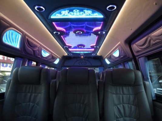 โทร 0922726669 คุณตันหยงรถตู้เบสมือสองฝั่งธนฯ ตู้ดีเซลล์แต่งเต็มVIP. TOYOTA COMMUTER 2.5 D4D ปี 2012 แต่งวีไอพี ราคา 899000 บาท