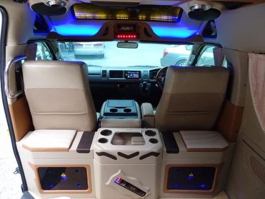 โทร 0922726669 คุณตันหยงรถตู้เบสมือสองฝั่งธนฯ TOYOTA COMMUTER 2.5 D4D ปี 2013 แต่งวีไอพี แอร์บัส เบาะ 3 แถว