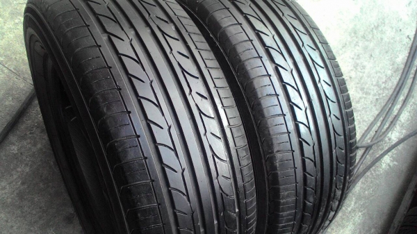 205/65R15 YOKOHAMA Earth-1 มี 2 เส้น  tel.081-427-3941 ไอดีไลน์ autobot107