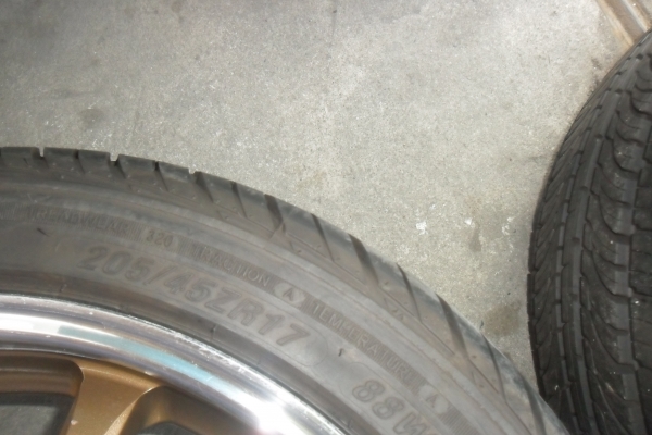 ล้อแม็ก17นิ้ว4รู100/114 พร้อมยาง สวยๆ 4 ล้อ ราคา 6750 บาท