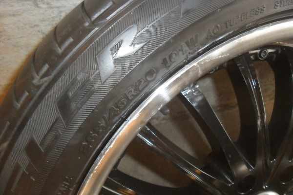 ล้อแม็ก20นิ้ว6รู พร้อมยาง สวยๆ 4 ล้อ ราคา 10700 บาท