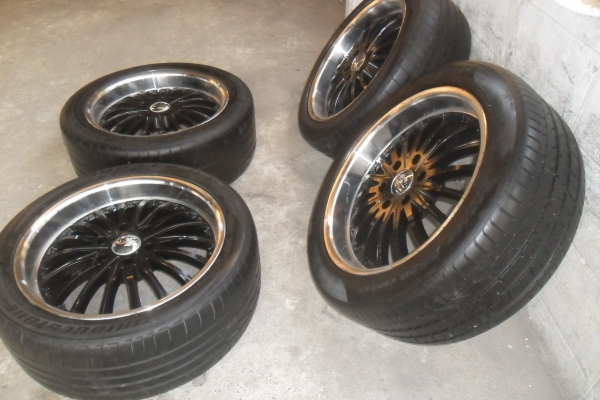 ล้อแม็ก20นิ้ว6รุ พร้อมยาง สวยๆ 4 ล้อ ราคา 10700 บาท ล้อแม็ก20นิ้ว6รุ พร้อมยาง สวยๆ 4 ล้อ ราคา 10700 บาท