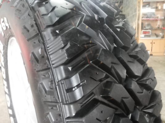 ยาง MUD MAXSIS 764 245 75 16 ปี13 สภาพเหมือนใหม่