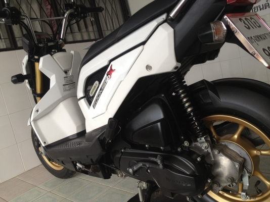 Zoomer-x ตัวTOP โฉมใหม่ สีขาว วิ่ง5000 รถ8เดือน ปี58 (ของแถม 4 รายการ) Zoomer-x ตัวTOP โฉมใหม่ สีขาว วิ่ง5000 รถ8เดือน ปี58 (ของแถม 4 รายการ)