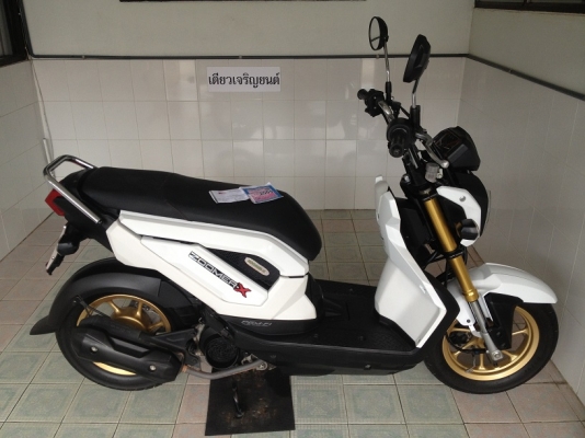 Zoomer-x ตัวTOP โฉมใหม่ สีขาว วิ่ง5000 รถ8เดือน ปี58 (ของแถม 4 รายการ)