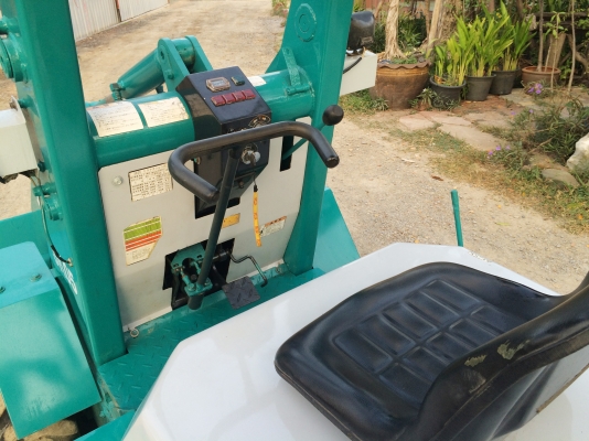 ขายรถตักล้อยาง ยี่ห้อ KOMATSU SK05 นำเข้าจากญี่ปุ่น ติดต่อ 086-775-7900 086-324-1992