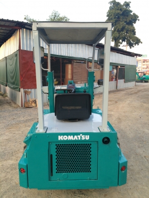 ขายรถตักล้อยาง ยี่ห้อ KOMATSU SK05 นำเข้าจากญี่ปุ่น ติดต่อ 086-775-7900 086-324-1992