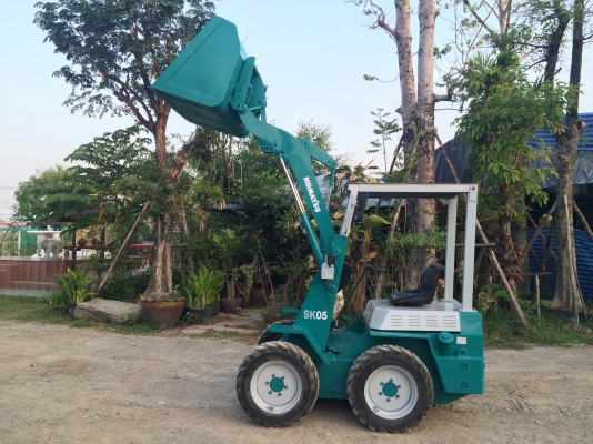 ขายรถตักล้อยาง ยี่ห้อ KOMATSU SK05 นำเข้าจากญี่ปุ่น ติดต่อ 086-775-7900 086-324-1992