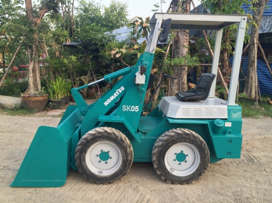 ขายรถตักล้อยาง ยี่ห้อ KOMATSU SK05 นำเข้าจากญี่ปุ่น ติดต่อ 086-775-7900 086-324-1992